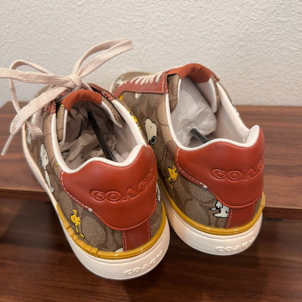 coach Coach X Peanuts Clip Low Top Sneaker In Signature Canvas With Snoopy ce860 - Picture 2 of 7